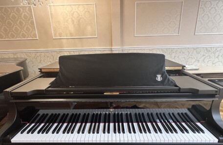 スタインウェイ