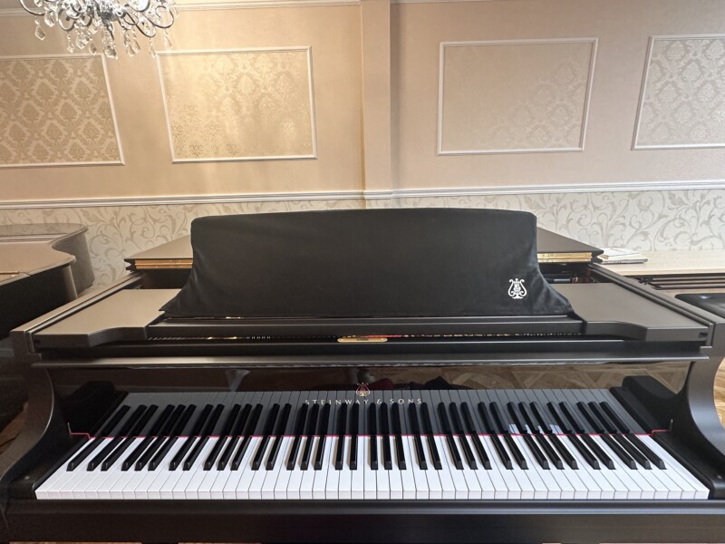 スタインウェイ