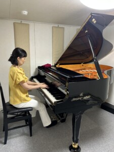 シゲルカワイのレッスン室