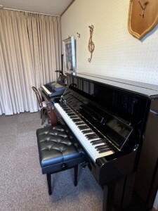 ボストンアップライトピアノレッスン室